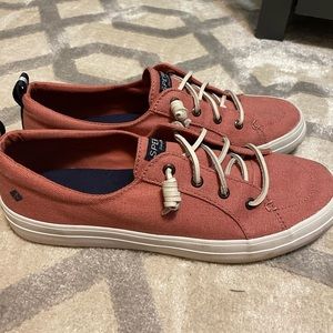 Red Sperry Crest Vibe Sneakers